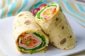 Ролл из ветчины и сыра