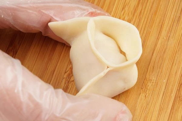  Затем соединить второе "ушко".