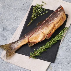 Горбуша тушка потрошеная без головы горячего копчения Деликатеска ~850г