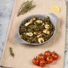 Салат из морской капусты с морепродуктами в соусе Том Ям Деликатеска 300г