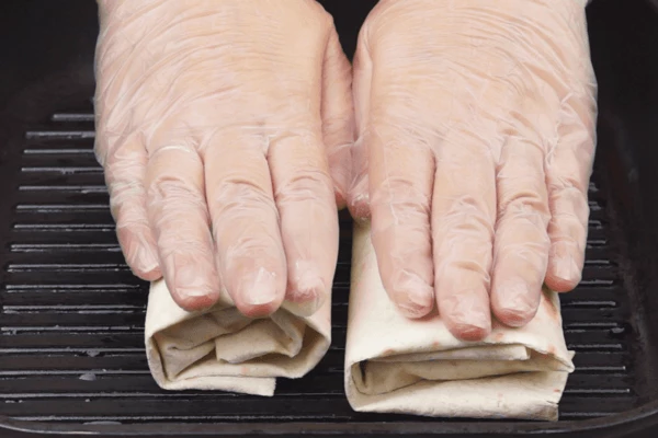 Прогреть на сковороде гриль.