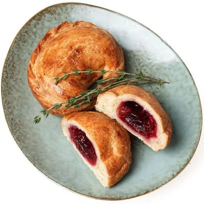 Пирожок с вишней на сметанном тесте Деликатеска 2шт-0}