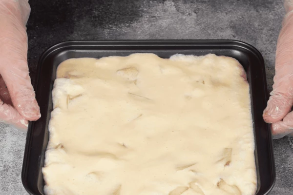 Опять тесто, грушу и закрыть тестом.