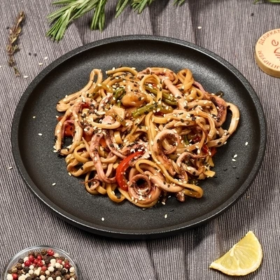 Лапша Удон с овощами и морепродуктами от Шефа 250гр.-0}