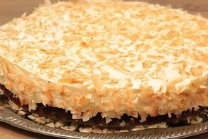 Лаймовое суфле на шоколадном корже