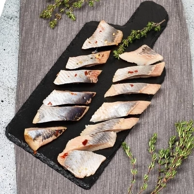 Сельдь филе-кусочки в масле по-королевски Деликатеска 210г-1}