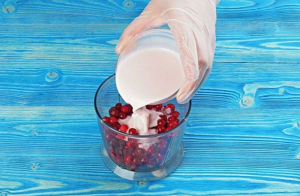 Затем добавить йогурт.