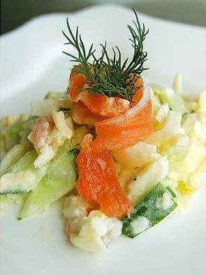 Салат с форелью