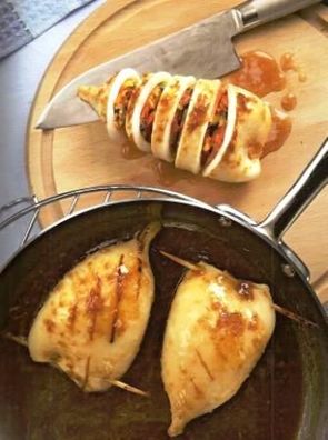 Кальмары, фаршированные овощами