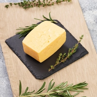 Сыр полутвердый Тильзитер 48% жир. Деликатеска ~200г-1}