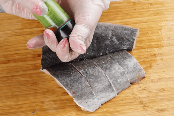 Затем нарезать на порции.