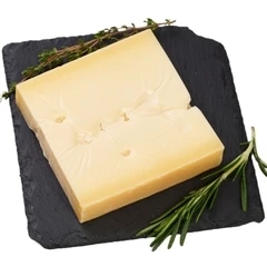 Сыр полутвердый Эмменталь 45% жир. Деликатеска ~200г