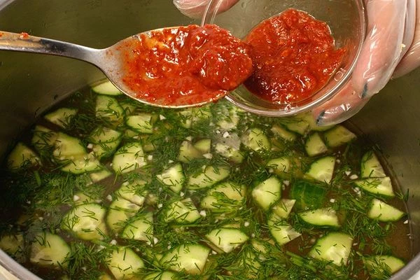 Оставить бульон настаиваться 2-3 часа в холодильнике