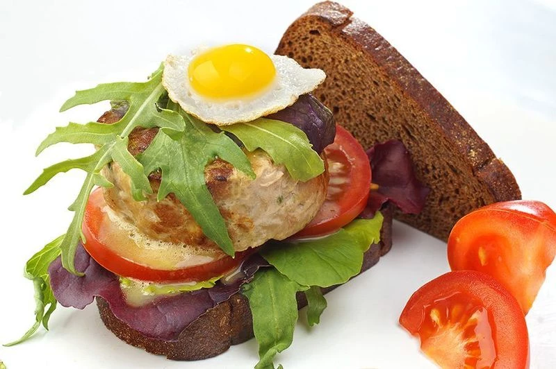 Бургер из тунца