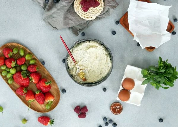 Переложить в форму, смазанную сливочным маслом. Выпекать в разогретой до 180 градусов духовке 30 минут.