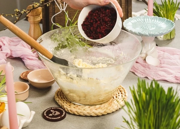 Добавить цукаты и еще раз хорошо перемешать. 