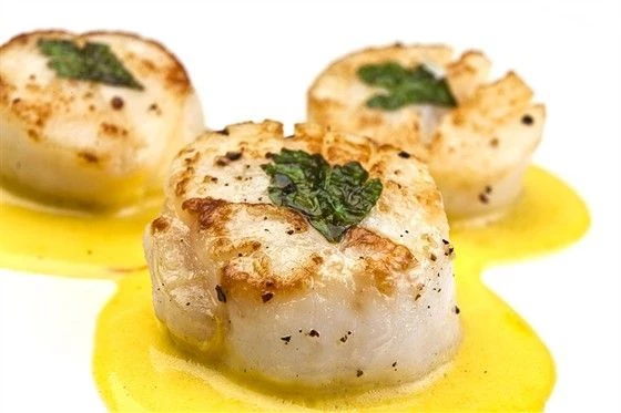 Морские гребешки с петрушкой 