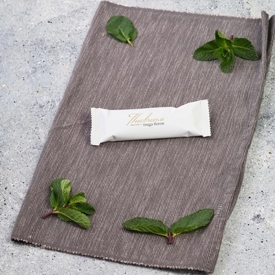 Шоколад молочный без сахара с цельным фундуком и изюмом Пища богов 30г-1}