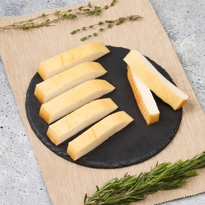 Кальмар гигантский горячего копчения кусочки 200г-1}