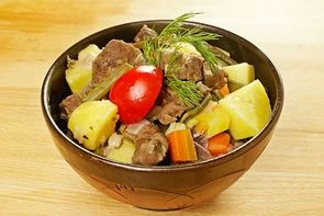 Тушеное мясо жеребенка с папоротником