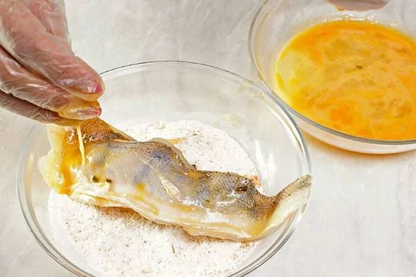 Затем  обвалять в смеси муки и специй.