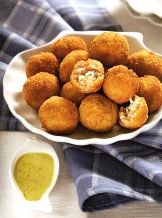 Шарики из креветок в кокосовом соусе с карри