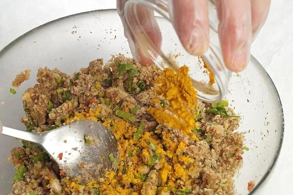 Добавьте шафран и еще раз хорошо перемешать.