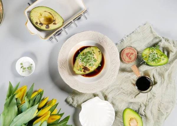 Оформить микрозеленью. Подавать с соевым соусом и любовью. Приятного аппетита! 

