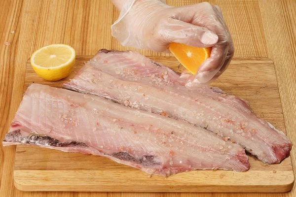 Полить апельсиновым соком.