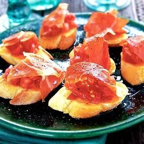 Томатные хлебцы с пармской шейкой