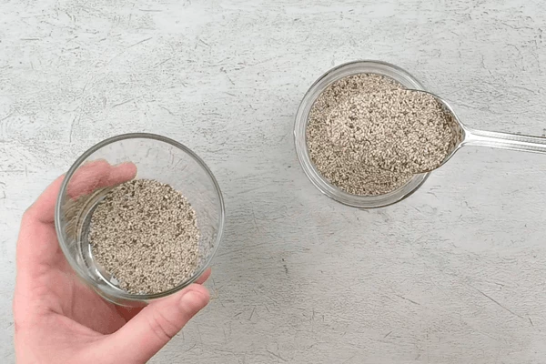 Семена чиа выложить в баночку 200 мл.