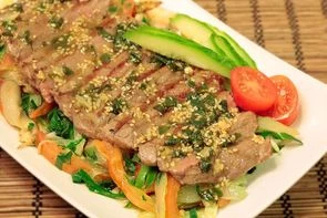 Говядина гриль с овощами