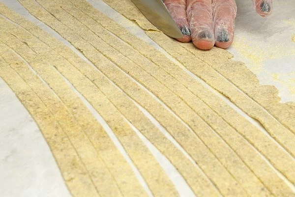 Можно нарезать полосками шириной 1-1,5см. А-ля "Фетучини".