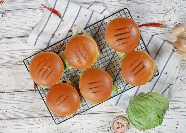 Повторить все действия с оставшимися ингредиентами. Приятного аппетита!