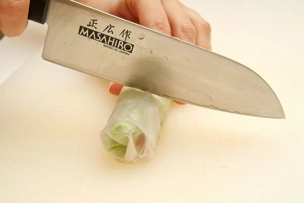 Подать к столу с кисло-сладким соусом для спринг-роллов или с соевым соусом.

