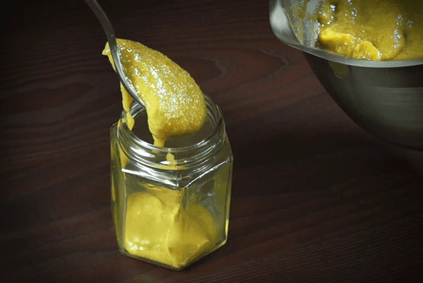 Разложить по стерилизованным баночкам, охладить до комнатной температуры. Хранить в холодильнике.