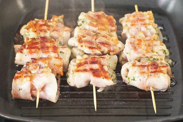 Обжарить на гриле до готовности. 