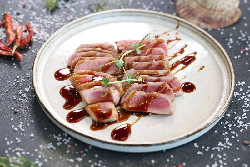 Тунец с соусом Унаги