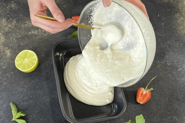 Переложить в контейнер для заморозки.