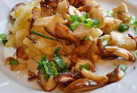 Жареная картошка с лесными грибами
