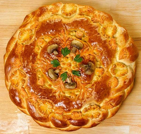 Поставить в разогретую до 218С духовку на 30-40 минут до готовности теста. Готовность проверить с помощью деревянной шпажки.