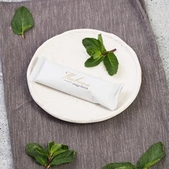 Шоколад горький 59% без сахара с вишней и миндалем Пища богов 30г