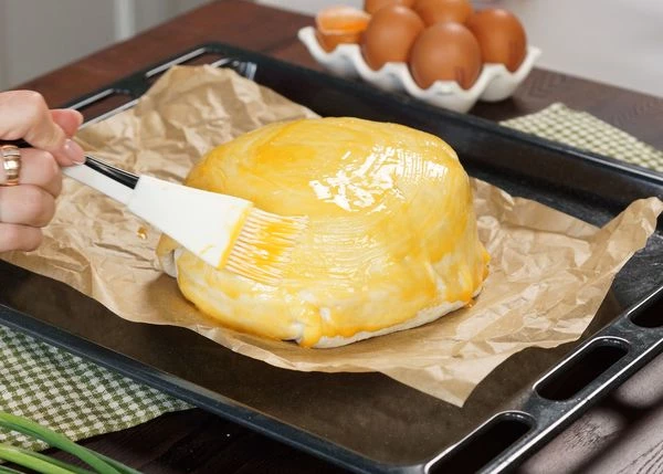 Перевернуть, выложить в форму для запекания. ♦. Выпекать в разогретой до 180 градусов духовке в течение 25-30 минут. 