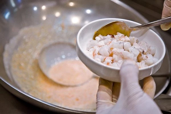 Затем креветки, мясо лобстера.