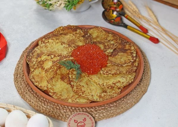 Подавать с икрой. Оформить зеленью укропа. Приятного аппетита!
