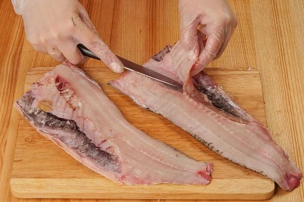 Острым ножом срезать реберные кости.