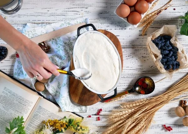 Кашу распределить поверх цукатов. Поставить в разогретую до 190 градусов на 20 минут.