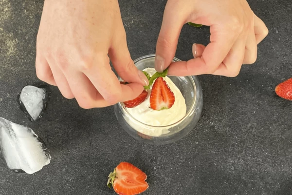 Оформить клубникой и мятой. Приятного аппетита!
