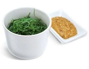 Салат Чука с ореховым соусом