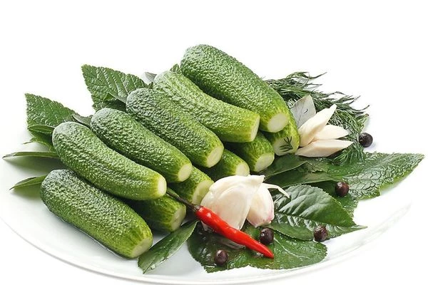 Чем дольше хранятся огурчики в рассоле, тем более солеными они становятся.